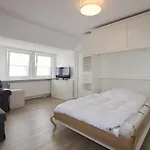 Hues Auert Tharep, Wohnung 1