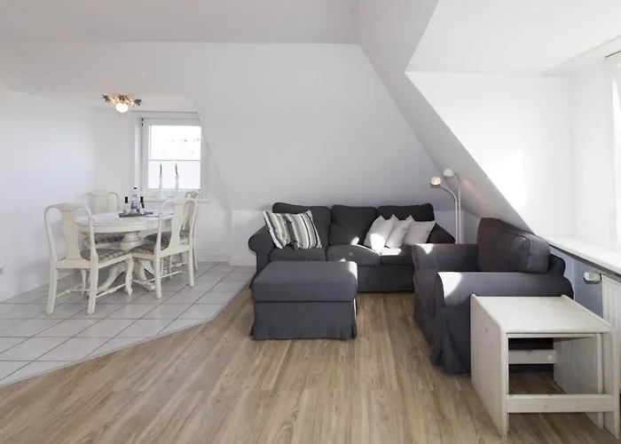 Hues Auert Tharep, Wohnung 1