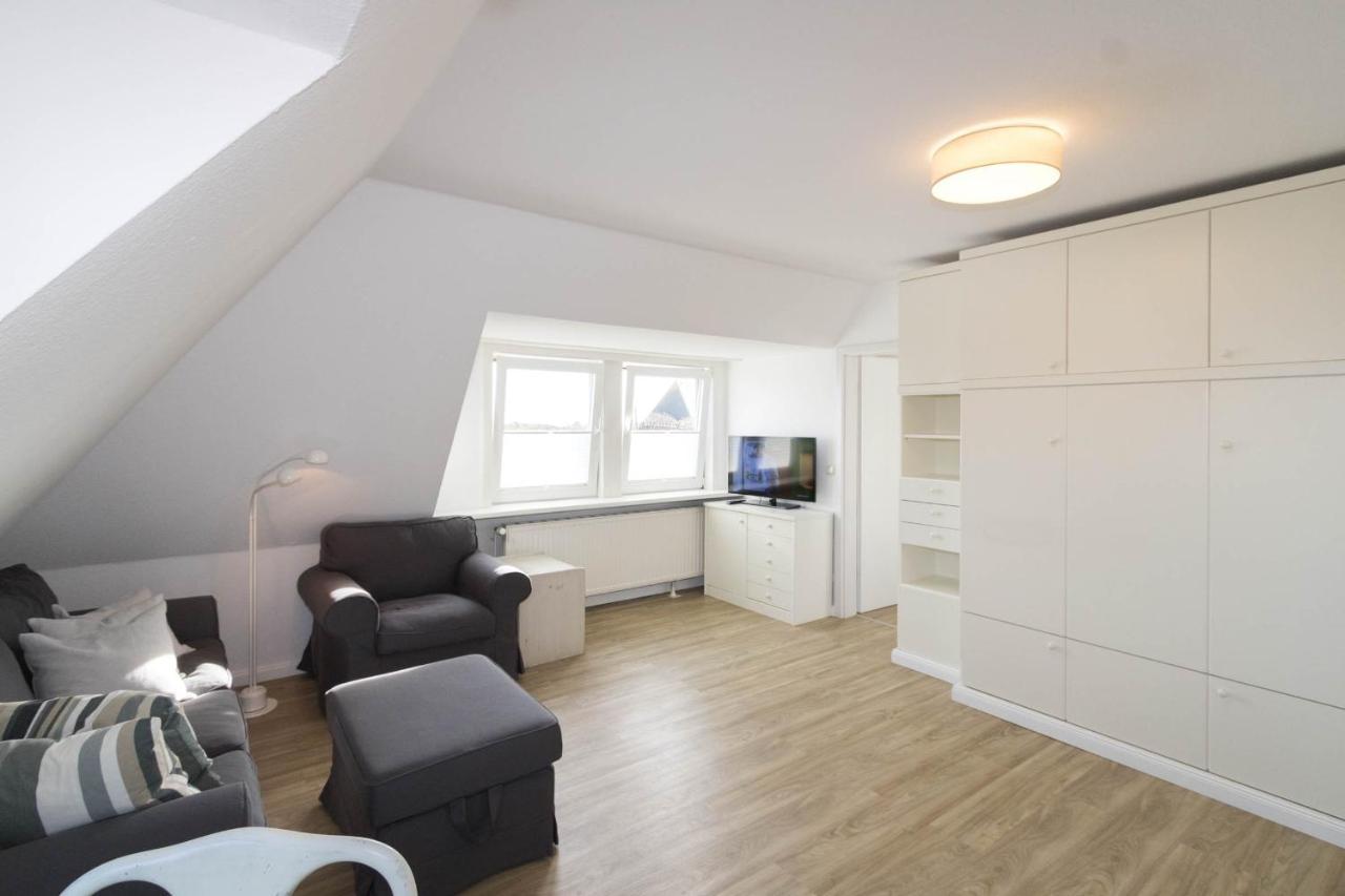 Hues Auert Tharep, 1 Apartment *