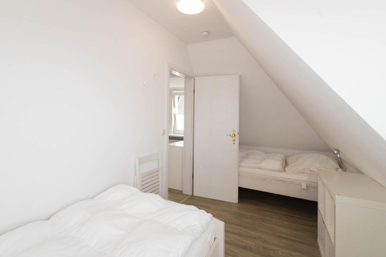 Hues Auert Tharep, 1 Apartment