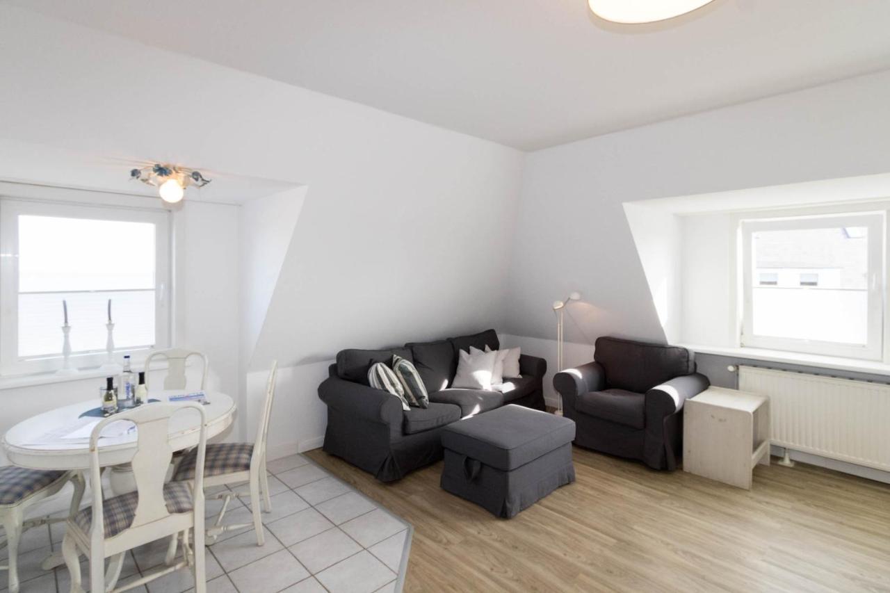 Hues Auert Tharep, 1 Apartment